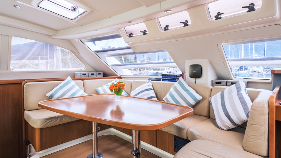 yacht