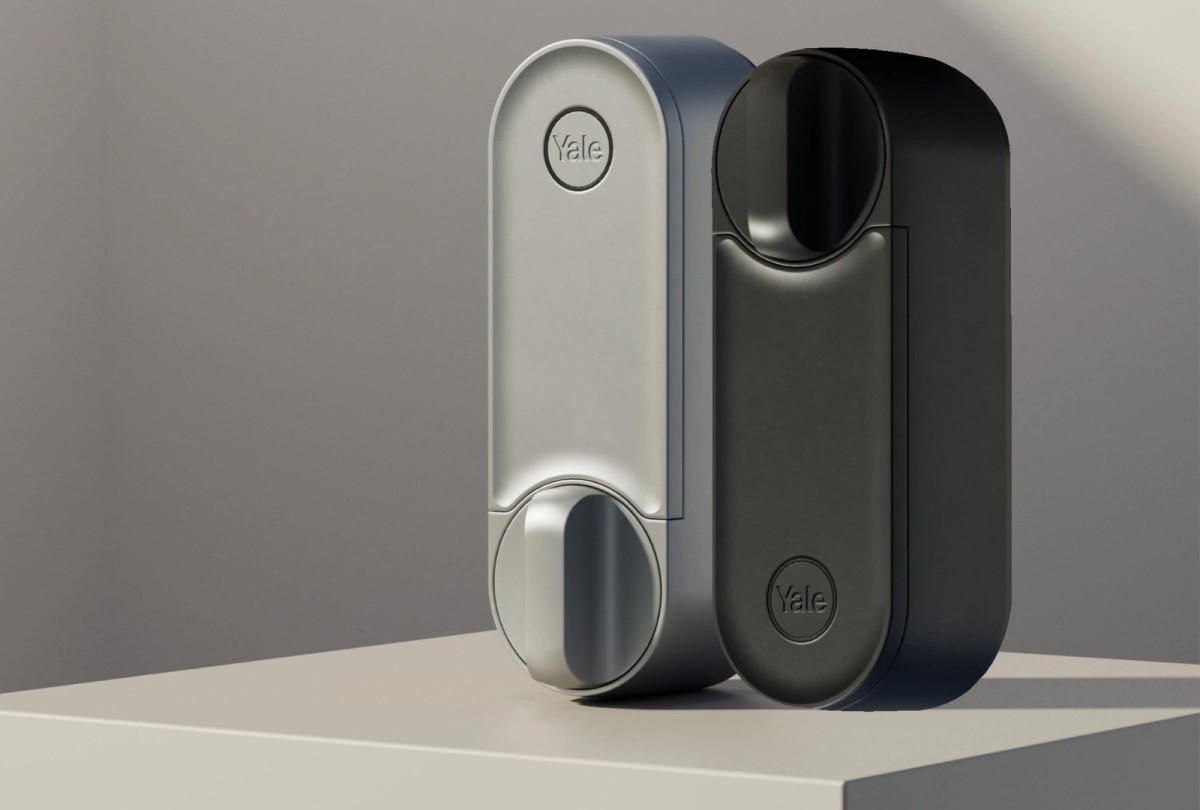 Розумний замок Yale Linus&reg; Smart Lock L2 на дверях